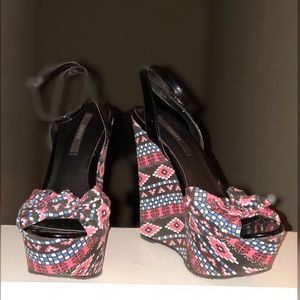 Tribal Print Wedges With Front Bow Detail